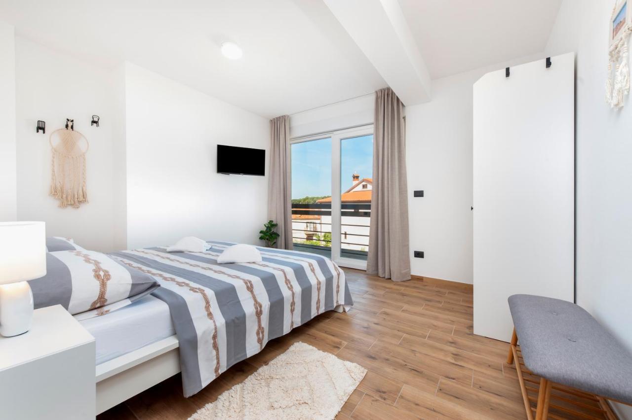 Apartments Sunrise & Sunset Rovigno Esterno foto